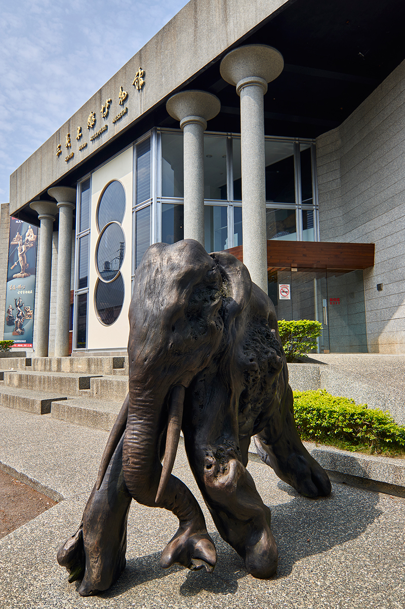 三義木雕博物館前大象木雕