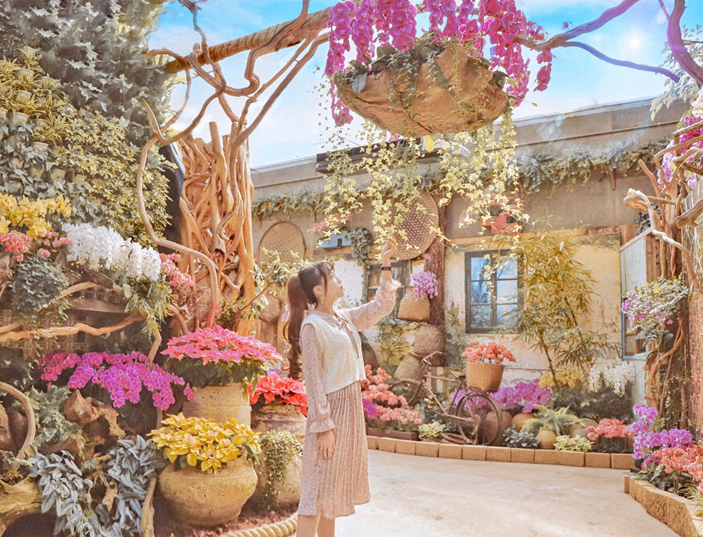 台灣夏天氣候高溫多濕，2019年10月份開幕全新的室內蘭花館，館內全年造景／花露農場提供