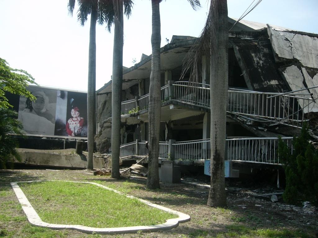 地震所造成的校舍倒塌