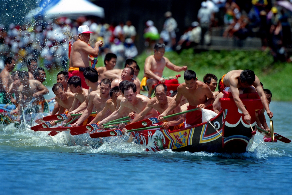 【二龍競渡】每年端午節辦理的二龍競渡，承襲至今已逾200年，歷史悠久也是最具文化鄉土氣息的龍舟比賽。