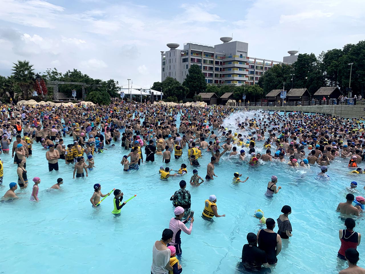 麗寶樂園