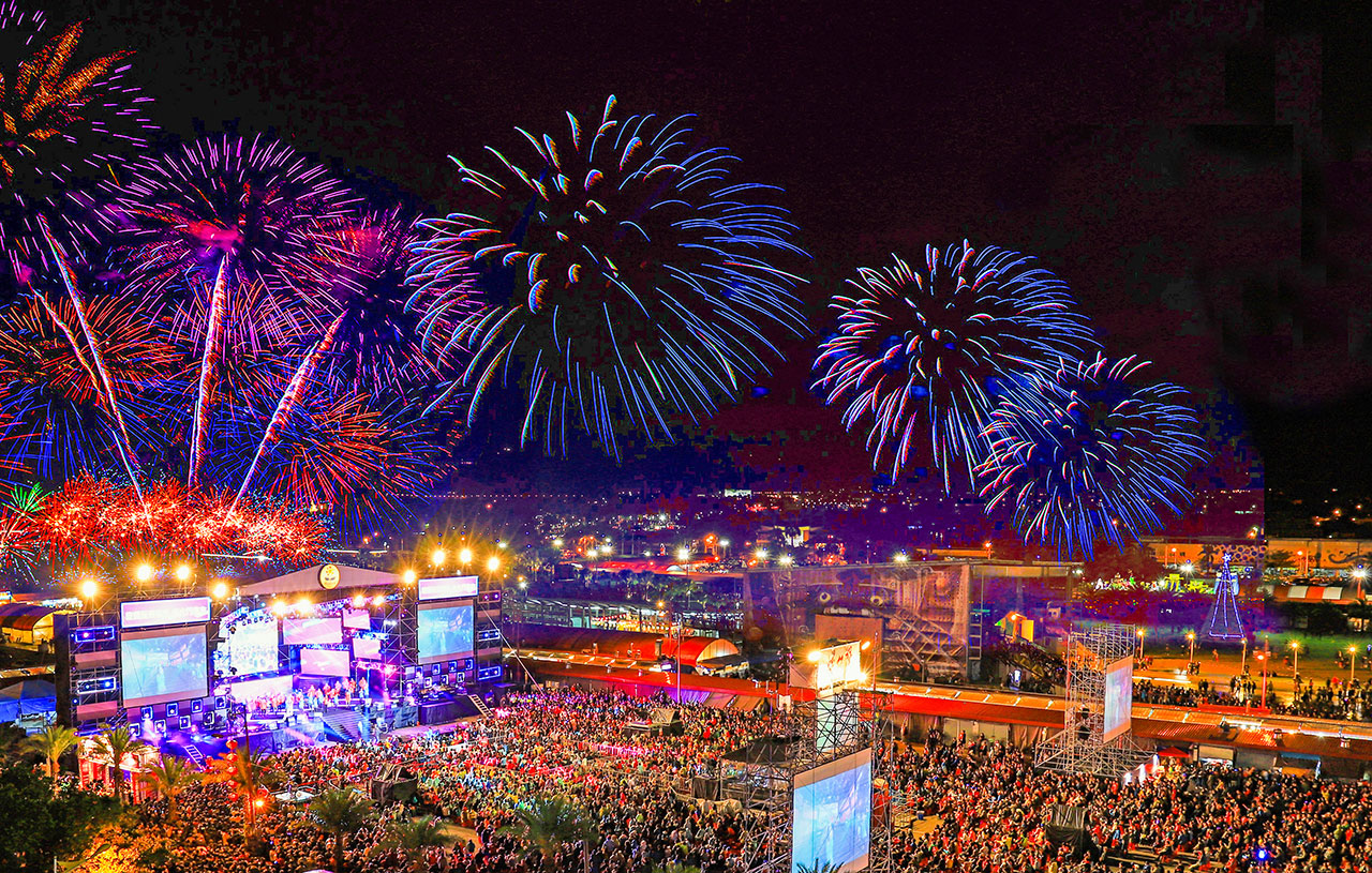 「夏戀嘉年華」是暑假期間全國最大型的戶外演唱會