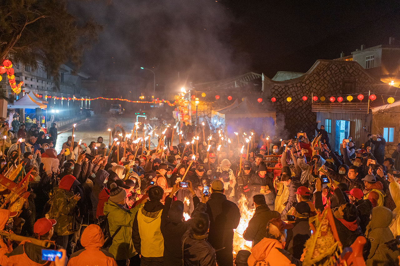 坂里十三暝-燒馬糧活動，軍民祈求新的一年國泰民安